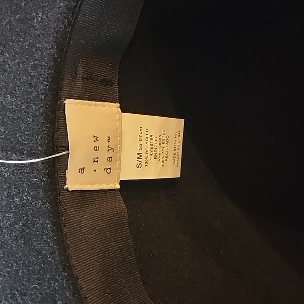 Adjustable hat - Picture 2 of 3